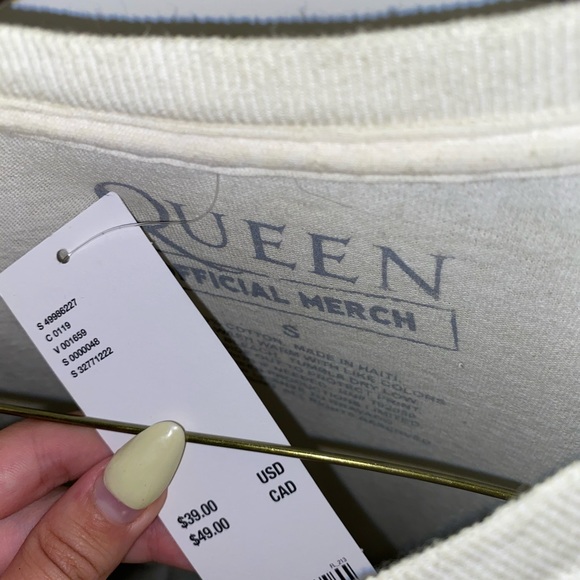 Queens Urban Outfitters shirt - Picture 3 of 4